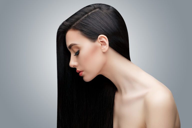 Minoxidil para mulheres: Funciona sem efeitos secundários? 8 Mulher com cabelo comprido preto